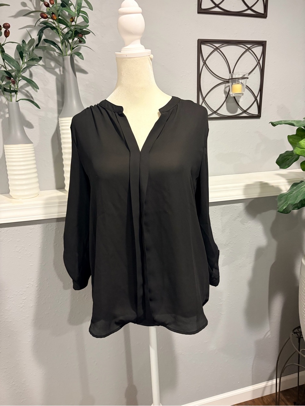 BE COOL Black V-Neck Lightweight Blouse